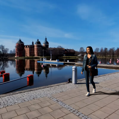 Instant Extras - City Life Vol 2 - Casual Woman Walking 2