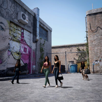 Instant Extras - City Life Vol 3 - Casual People Walking